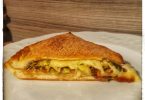 Scacciata catanese con broccoli e tuma